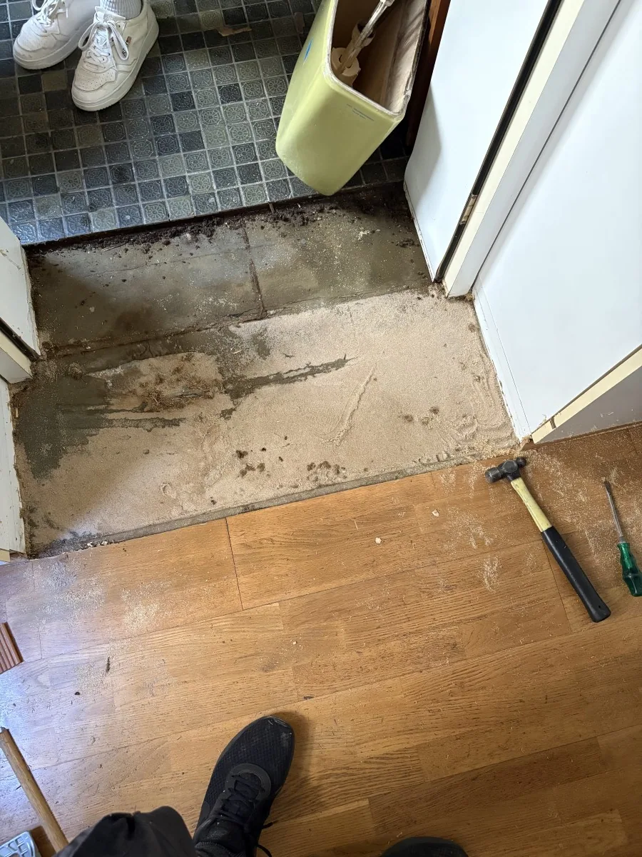 Reparatur einer Bodenfläche – Referenzfoto